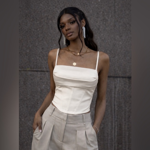 Glitz Tops - Ivory Seduction Sculpt Corset” 🤍✨